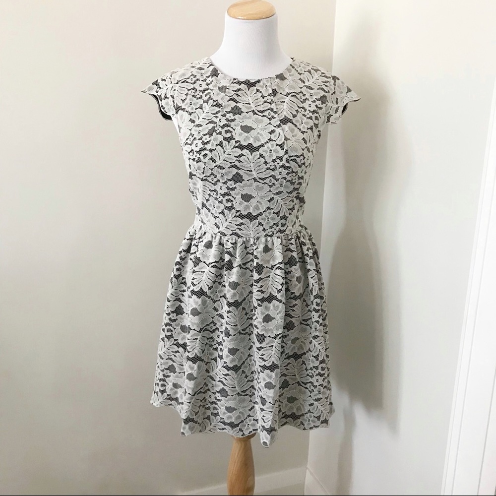 Talula Aritzia White Black Lace Dress Sz Small 2